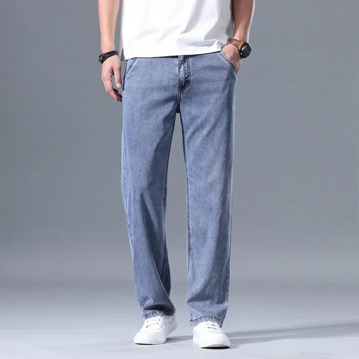 Men's loose straight-leg lyocell jeans in light blue colour with zipper fly and straight-leg silhouette