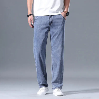Men's loose straight-leg lyocell jeans in light blue colour with zipper fly and straight-leg silhouette