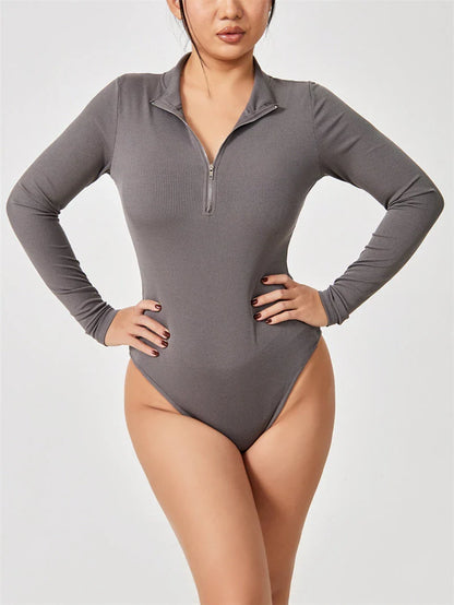 Slimming jumpsuit for women in various colors with seamless design and figure-flattering fit
