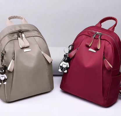 Medium square rucksack in Oxford cloth with internal organisation pockets.