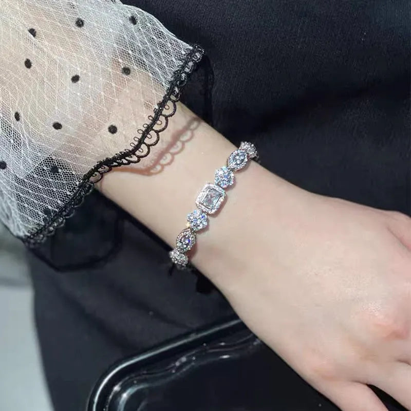 Women's adjustable silver-plated bracelet with zircon stones on geometric links