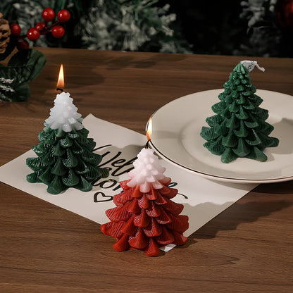 Christmas tree-shaped candle in silicone mold with soy wax and cotton wick measuring 4.5x4.5x10cm