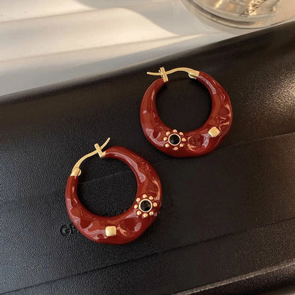 Retro-style alloy ear studs with rhinestone inlay and dripping oil finish in black and red options