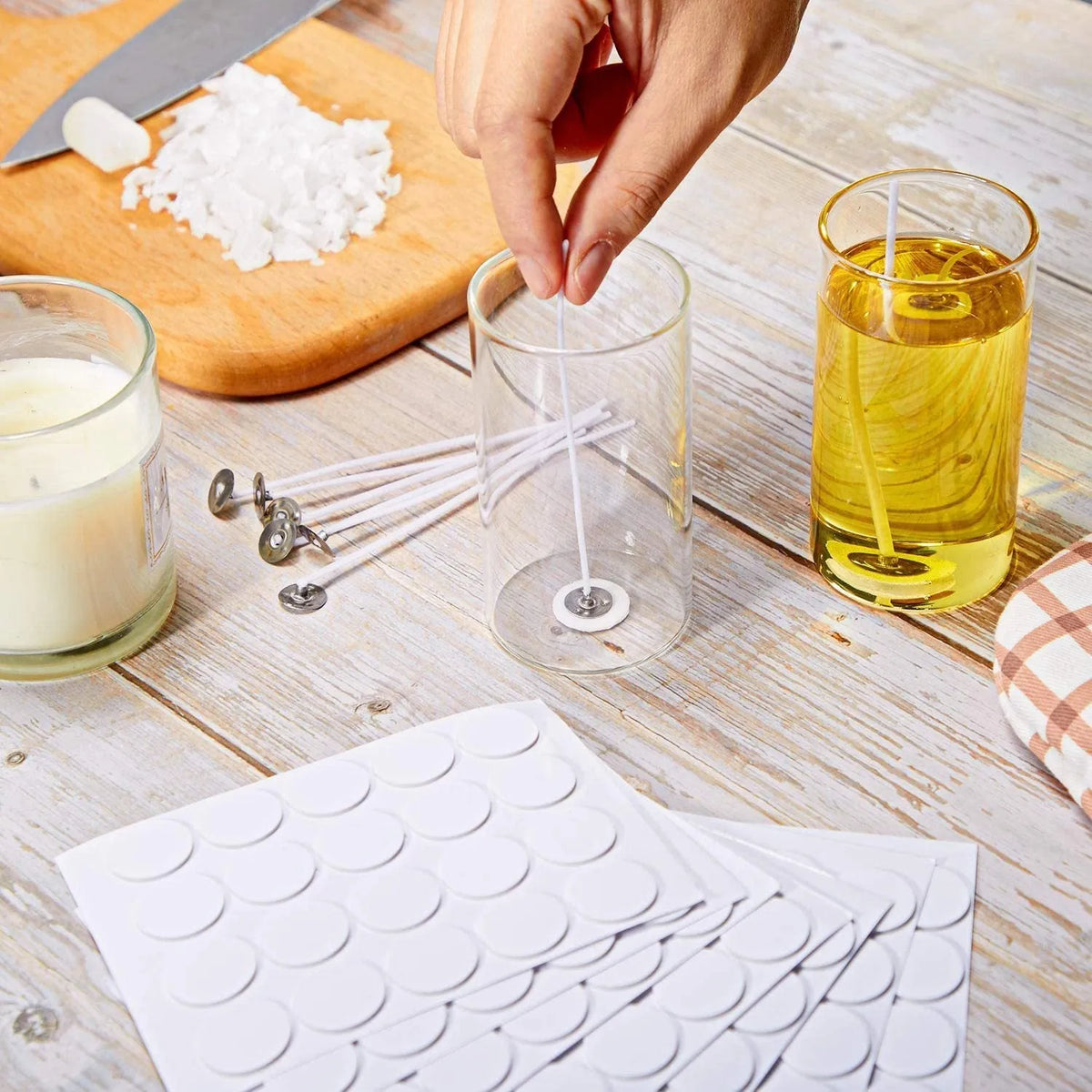 Round double-sided foam adhesive dots for candle wick fixing, 15mm and 20mm sizes, 20 points per piece.