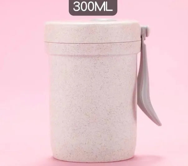 Square wheat straw lunch box with lock seal in blue, beige, or pink colours.