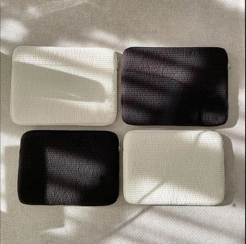 Hand-held anti-seismic laptop bag in black or white cotton cloth with tablet protection and coin pocket