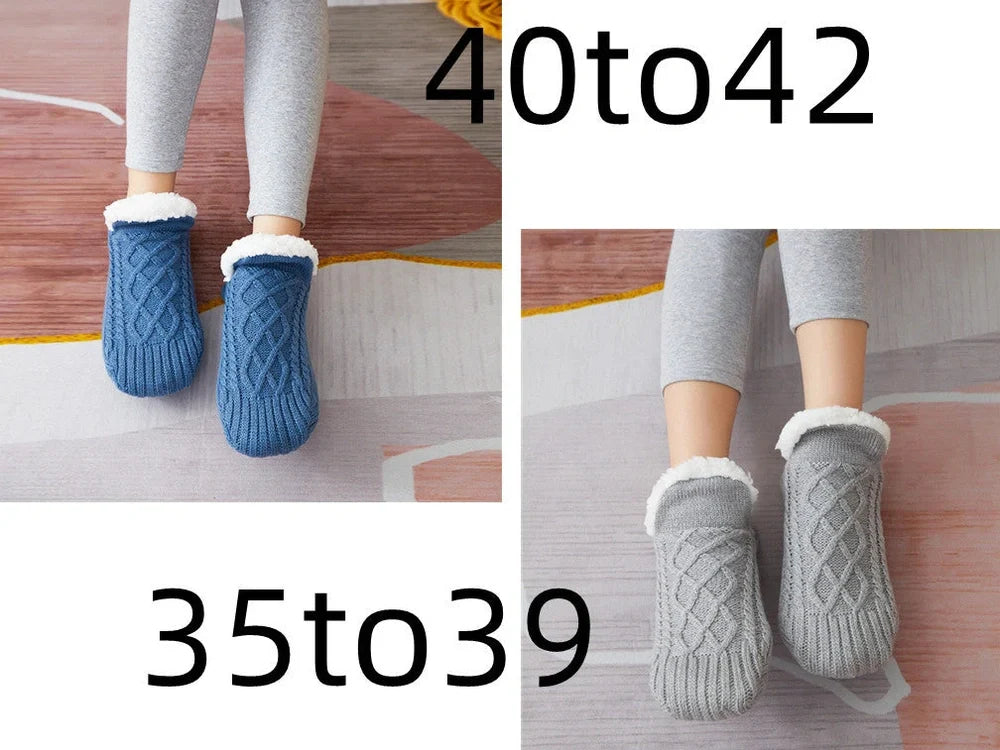 Pair of thickened non-slip indoor socks in navy V-fringe, 60% acrylic with sherpa lining for warm grip on floors, sizes 35-45