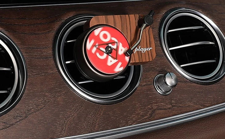Classic Aroma-Diffusing Record Player Decoration - A unique and elegant home decor piece that diffuses soothing fragrances throughout your living space.