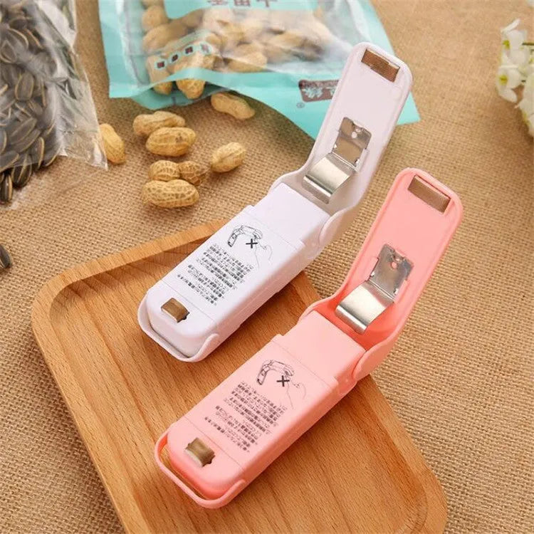 Portable ABS plastic bag sealer measuring 10x3.8x6cm with pressure heat sealing for snacks