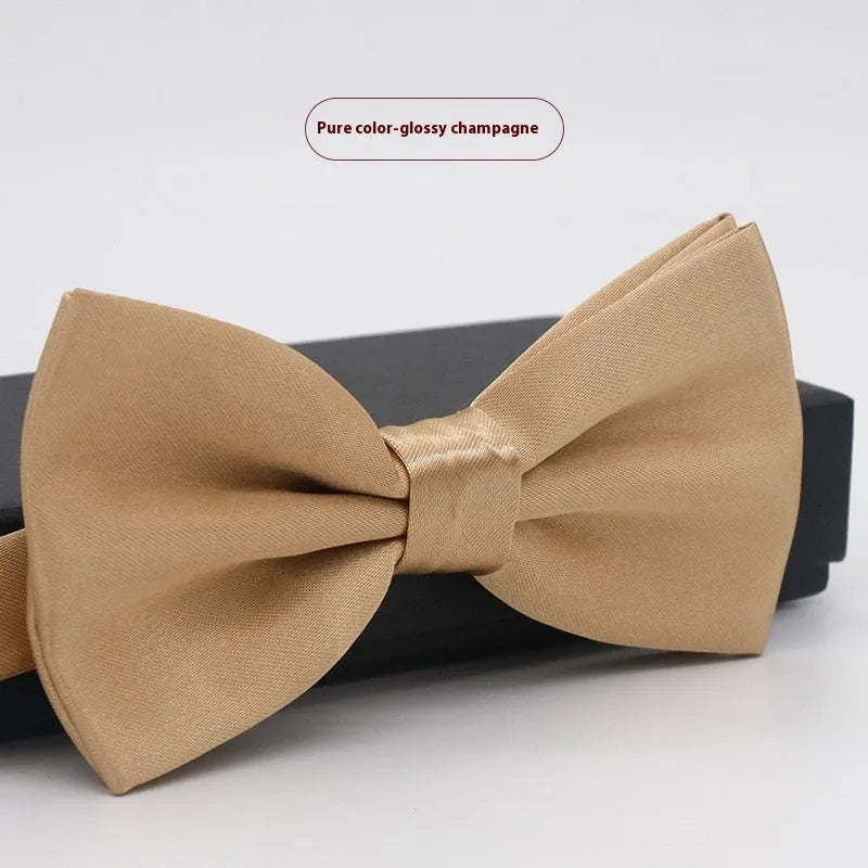 A solid colour pre-tied bow tie with an adjustable neck strap, shown in a classic flat head shape.