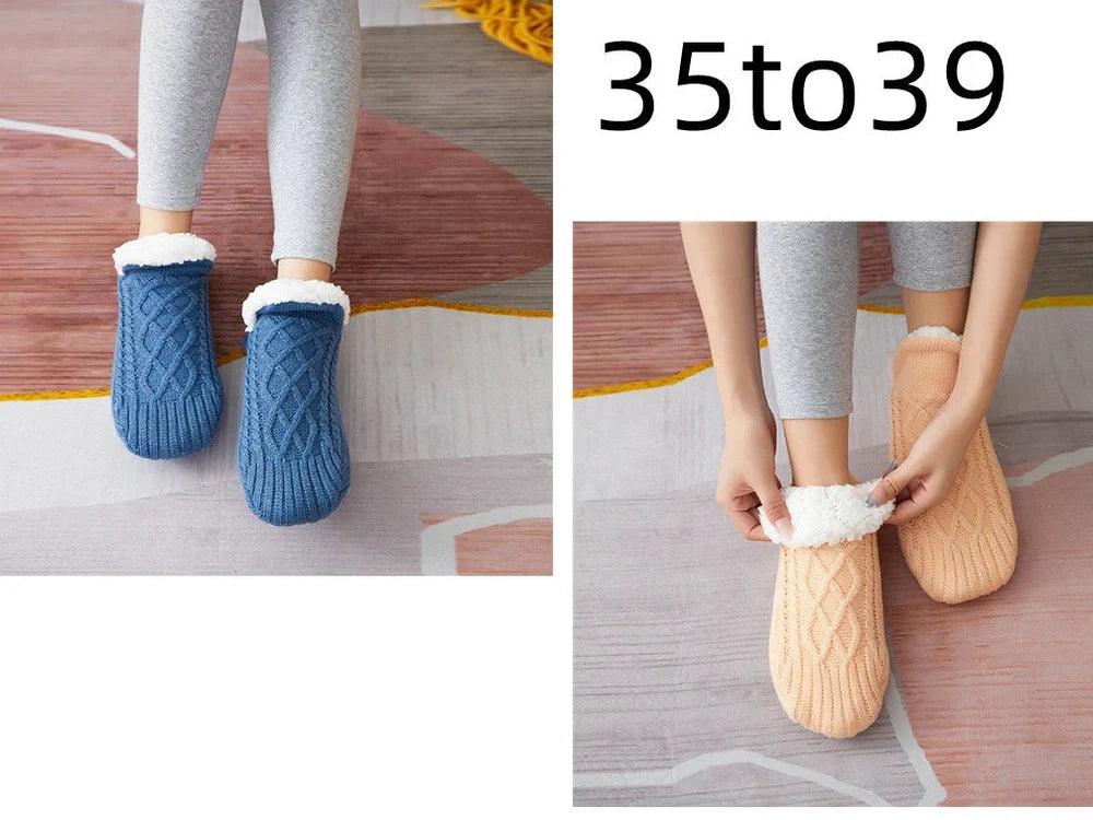 Pair of thickened non-slip indoor socks in navy V-fringe, 60% acrylic with sherpa lining for warm grip on floors, sizes 35-45