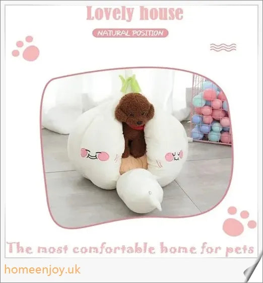 A soft, white cat bed made of suede fabric and filled with plush PP cotton for your feline friend's comfort.