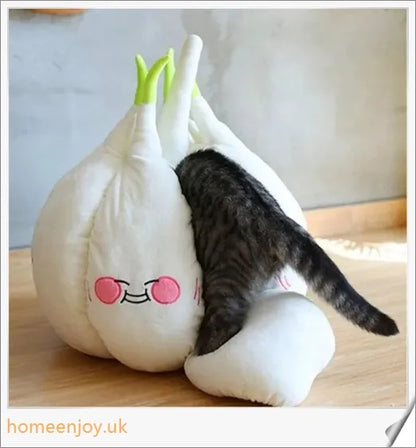 A soft, white cat bed made of suede fabric and filled with plush PP cotton for your feline friend's comfort.