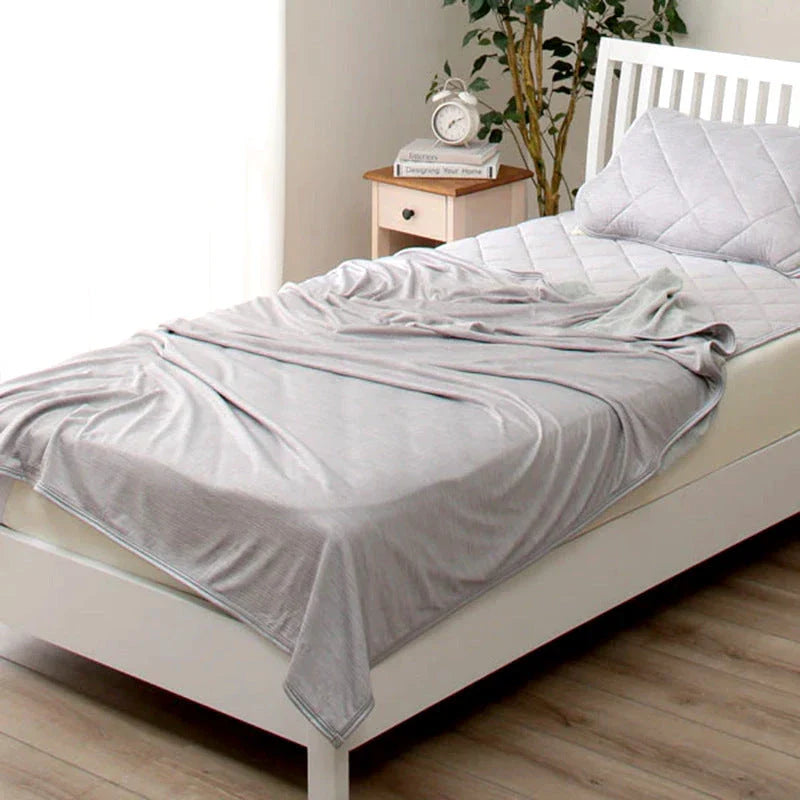 Premium Cooling Blanket with Japanese Q-Max 0.4 Cooling Fiber Technology for Comfortable and Refreshing Sleep