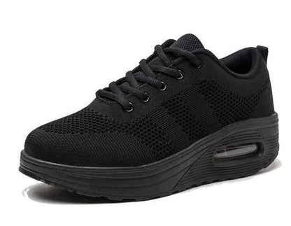 Women's solid colour platform casual shoes in flyknit with a vulcanised sole and T-shaped ribbon detail.