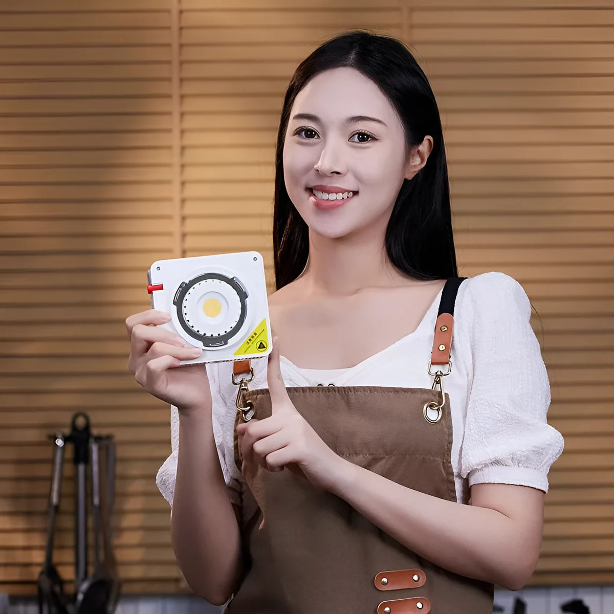 Shenniu ML100Bi photography fill light with lens cups on aluminium body