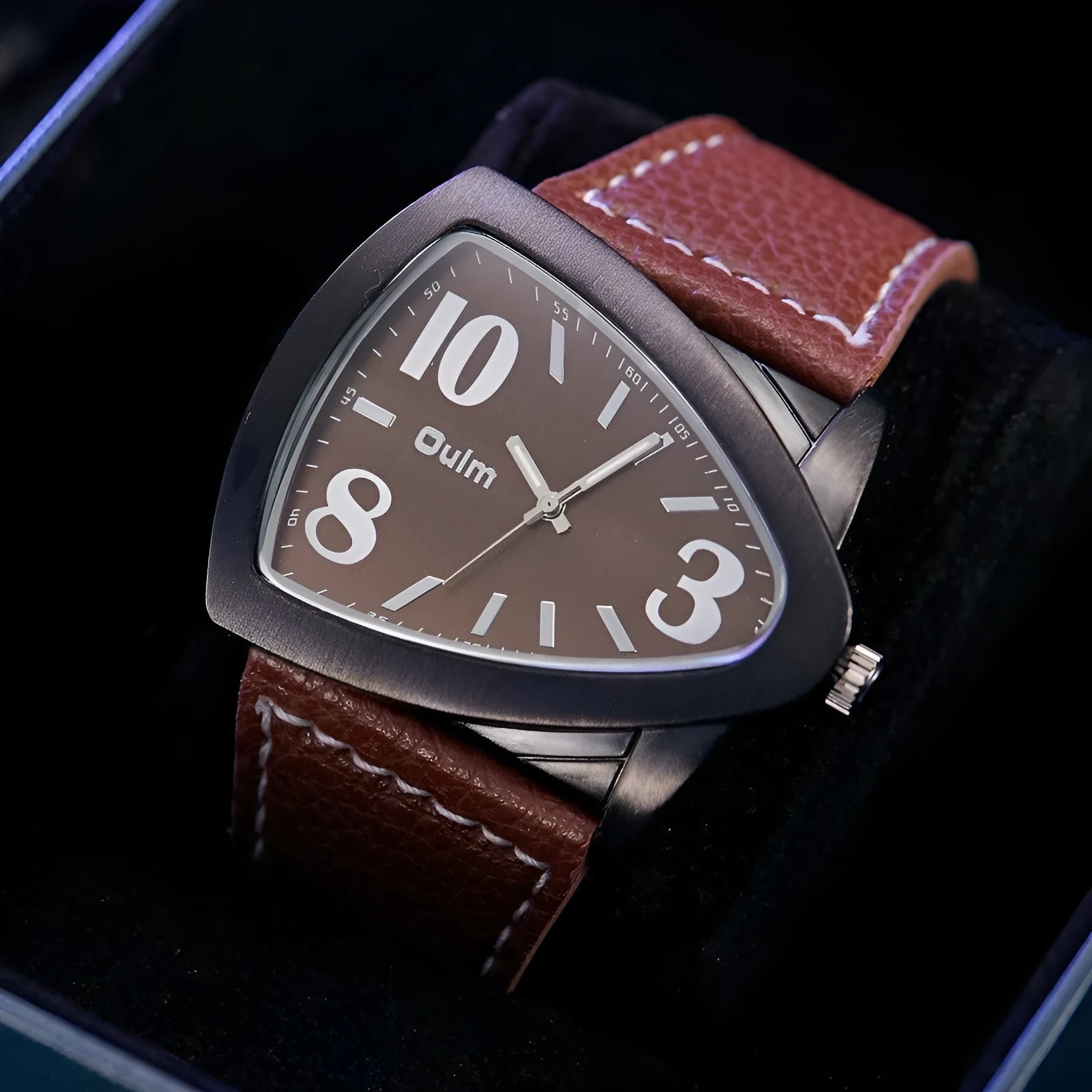Men's casual wristwatch with a triangular link metal belt and a 9mm thick case