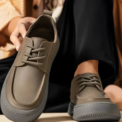 Retro brown leather lace-up casual shoes for men with visible stitching and a rubber sole.