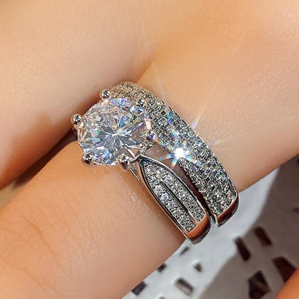 White gold-coloured geometric wedding ring with round elements on a finger