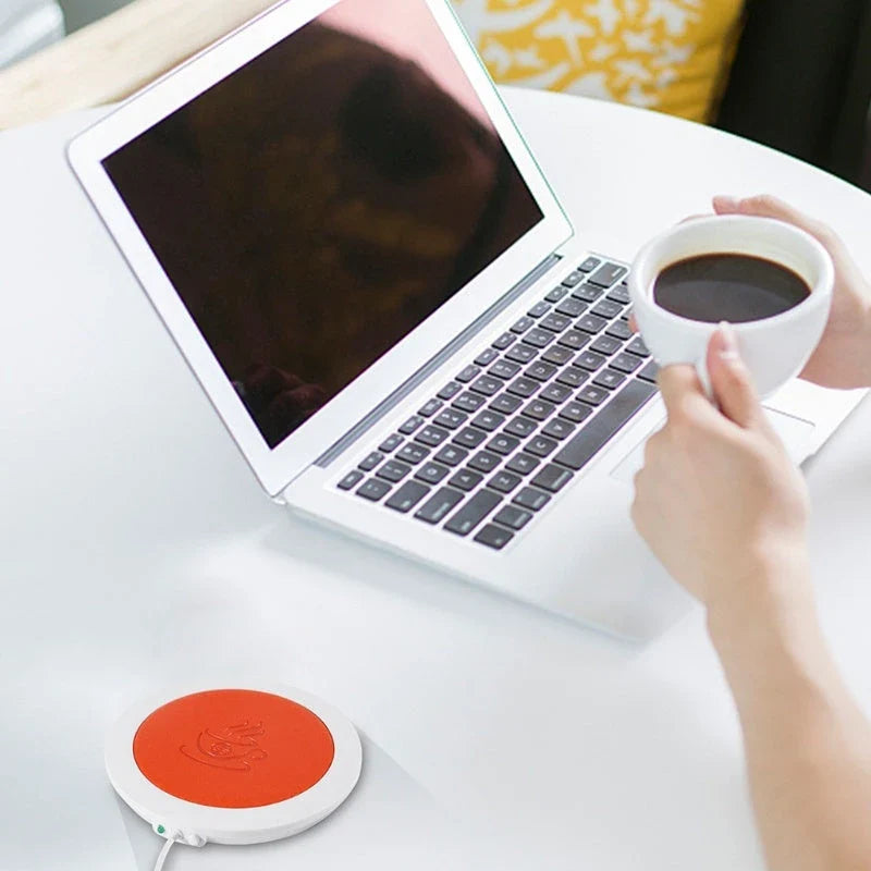 USB-powered heated coaster in various colours to keep coffee, tea, and other hot beverages warm