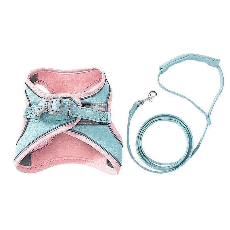 Cat pulling rope vest with reflective chest strap in suede material with contrast stitching