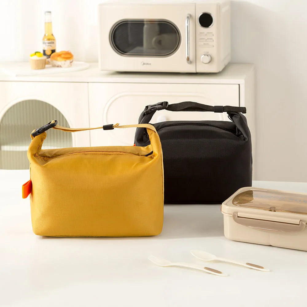 Japanese-style insulated bag in Army Green with Oxford cloth, 24x14cm base, and wide opening for lunch storage