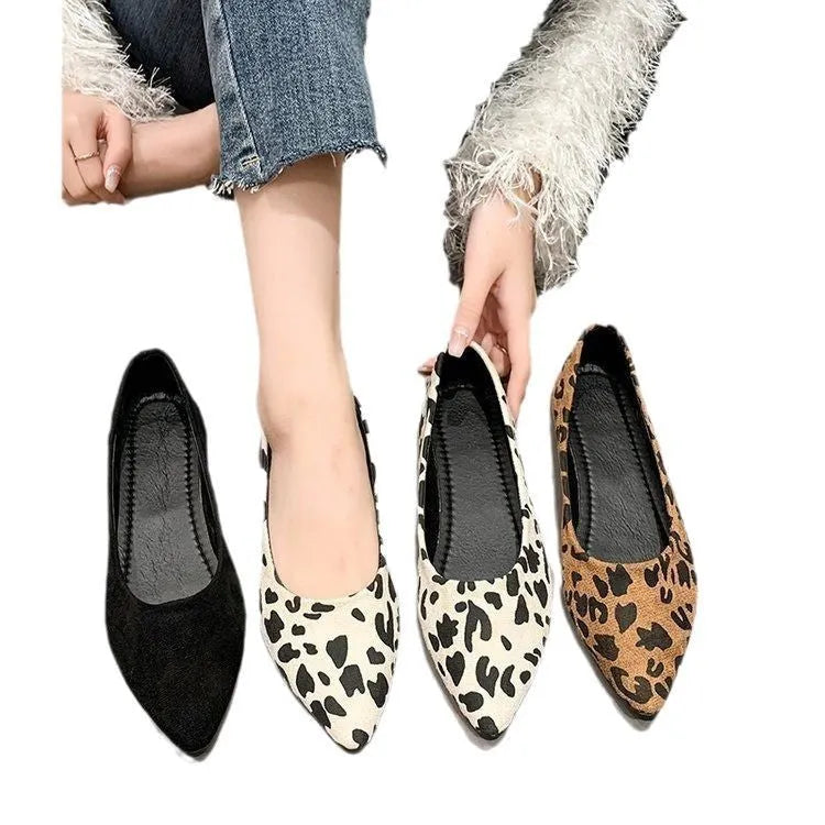 Women's leopard print flat pumps with pointed toe and low flat heel on cotton cloth upper