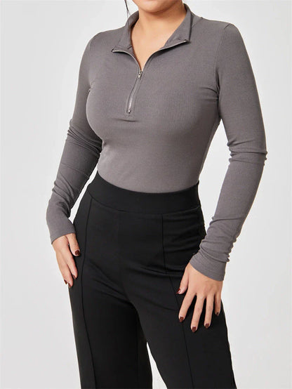 Slimming jumpsuit for women in various colors with seamless design and figure-flattering fit
