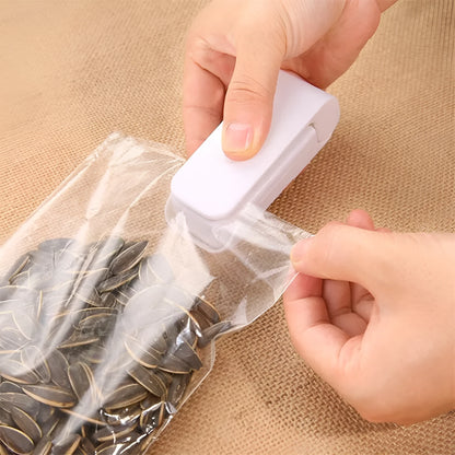 Portable ABS plastic bag sealer measuring 10x3.8x6cm with pressure heat sealing for snacks