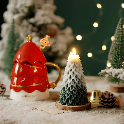 Christmas tree-shaped candle in silicone mold with soy wax and cotton wick measuring 4.5x4.5x10cm