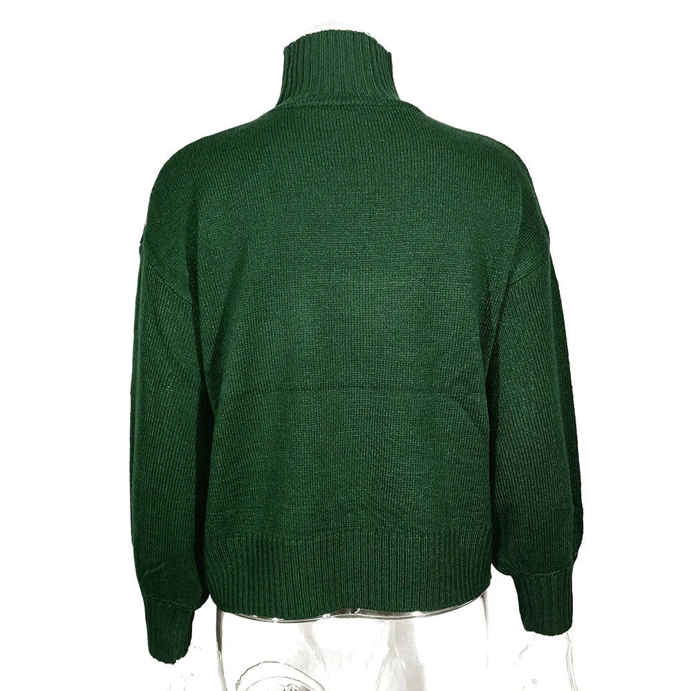 Elegant turtleneck sweater in green, featuring a high collar, long sleeves, and a loose, retro-inspired silhouette for timeless British style and comfort.