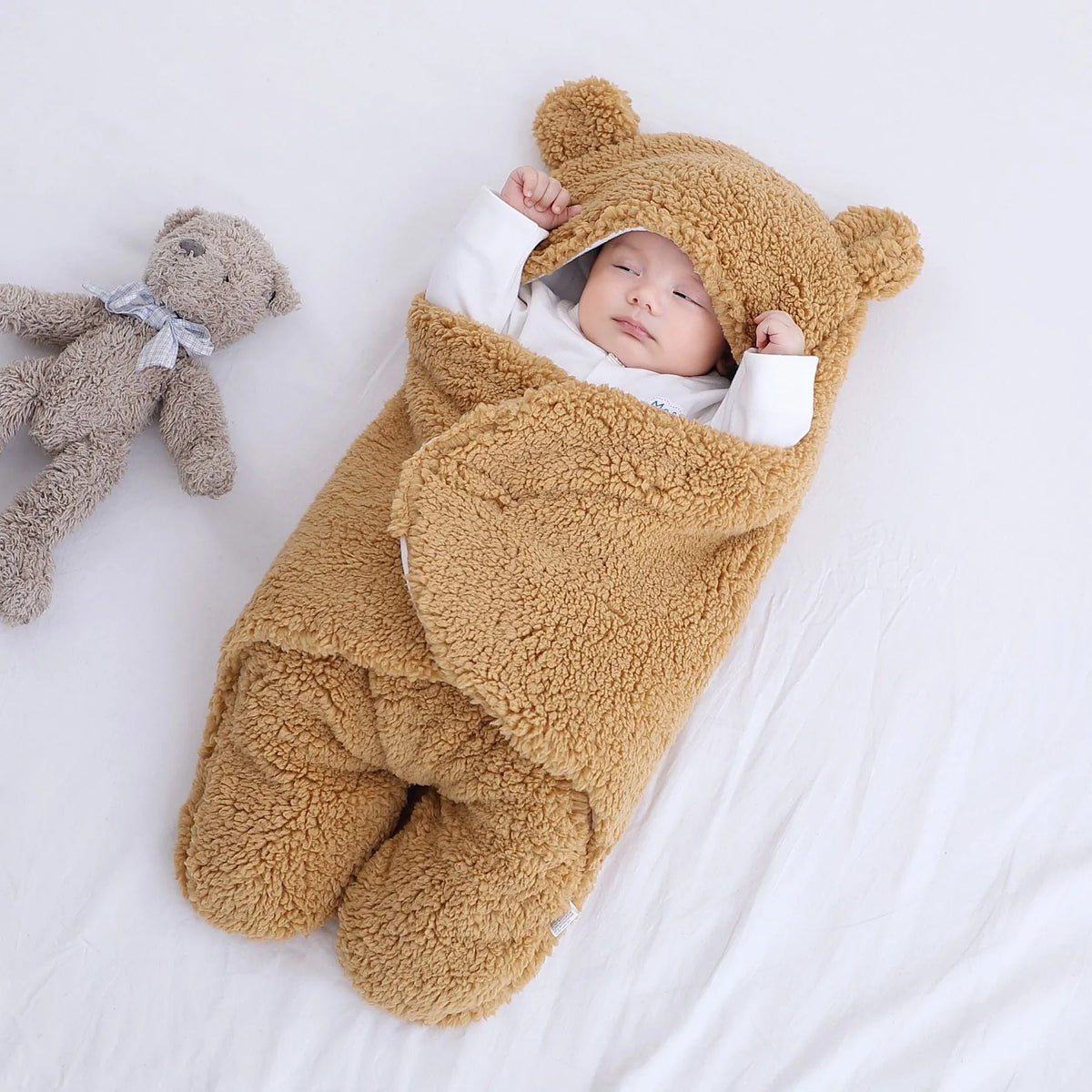 Thickened anti-shock baby quilt in khaki colour showing lamb velvet exterior and pure cotton interior