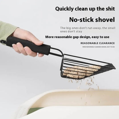 Black metal cat litter scoop with a 0.8cm gap between its tines on a white background.