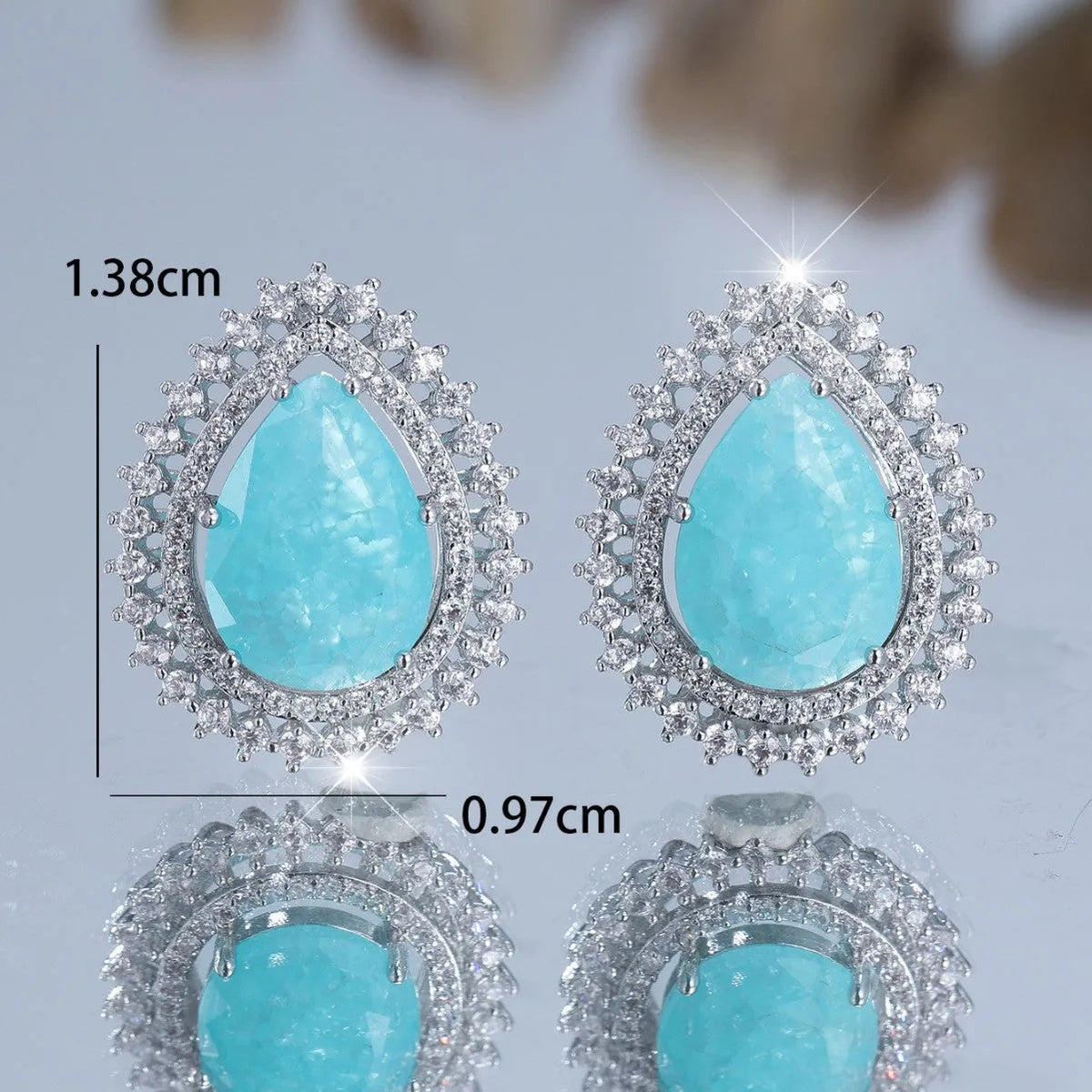 A pair of women's heart-shaped earrings with a platinum ice flower diamond colour finish.
