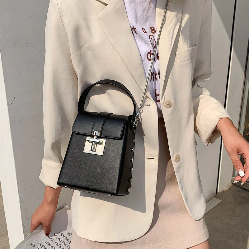 Horizontal square wild shoulder chain bag for women with zipper pocket