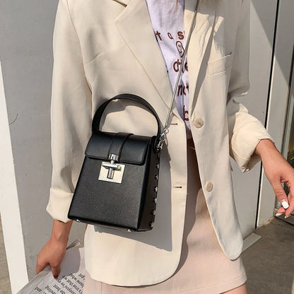 Horizontal square wild shoulder chain bag for women with zipper pocket