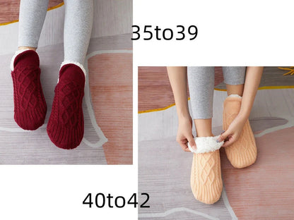 Pair of thickened non-slip indoor socks in navy V-fringe, 60% acrylic with sherpa lining for warm grip on floors, sizes 35-45