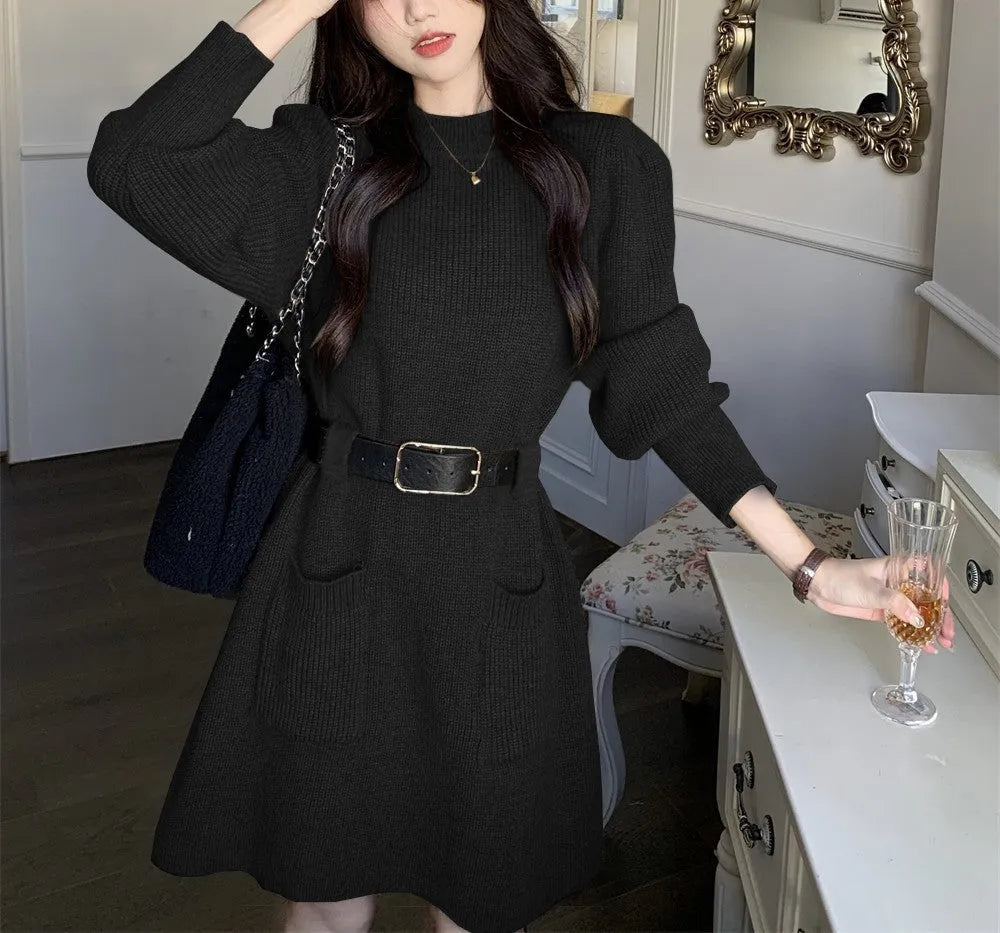 Women's long sleeve loose knitted dress in beige with high waist and included black belt