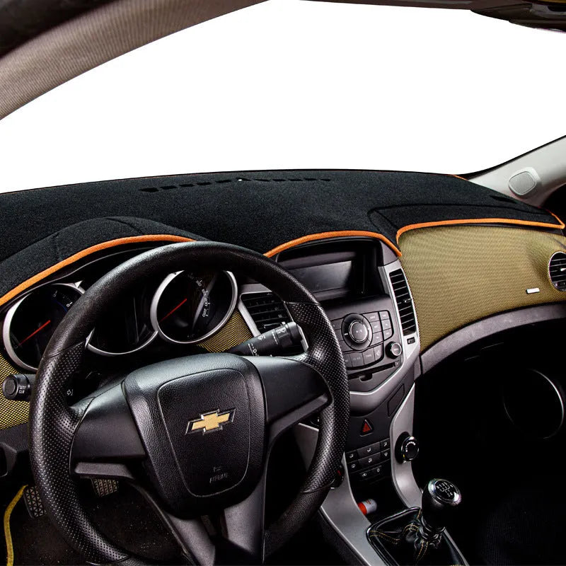 Silicone dashboard non-slip mat for Toyota Prado old model with coloured trim edges