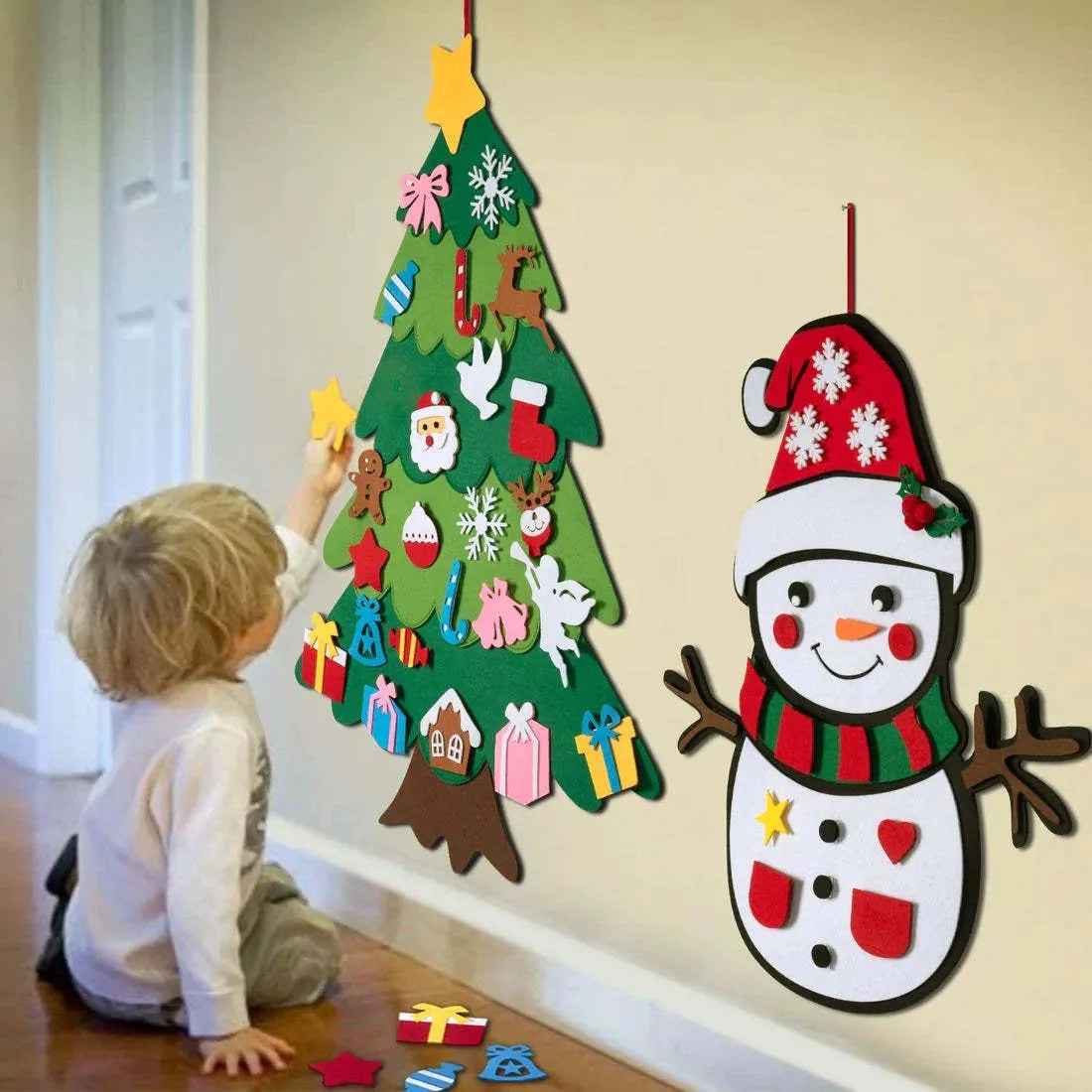 3D layered DIY felt Christmas tree with 32 decorations including Santa, reindeer, snowman, and stockings