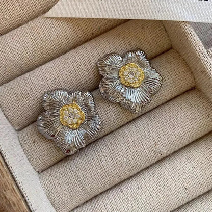 Retro textured gardenia stud earrings in two-tone copper with European styling