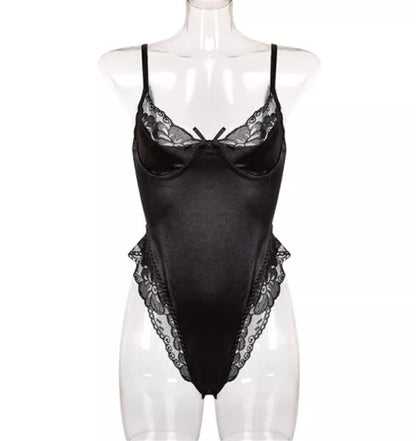 Lace bodysuit in various colours with adjustable fit for diverse body types