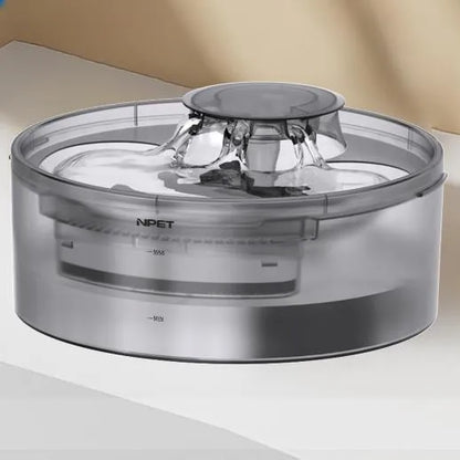 Automatic circulating pet water fountain with filter for cats and dogs in 5L or 8L size.