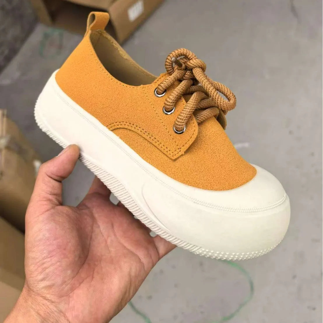 Women's camel suede platform loafers with round toe and front lace-up on a 4cm flat rubber sole.