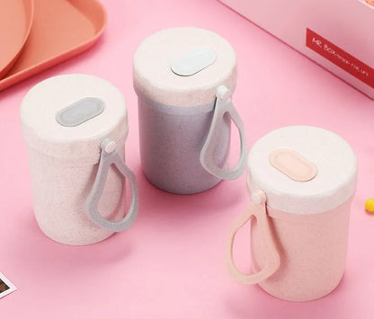 Square wheat straw lunch box with lock seal in blue, beige, or pink colours.