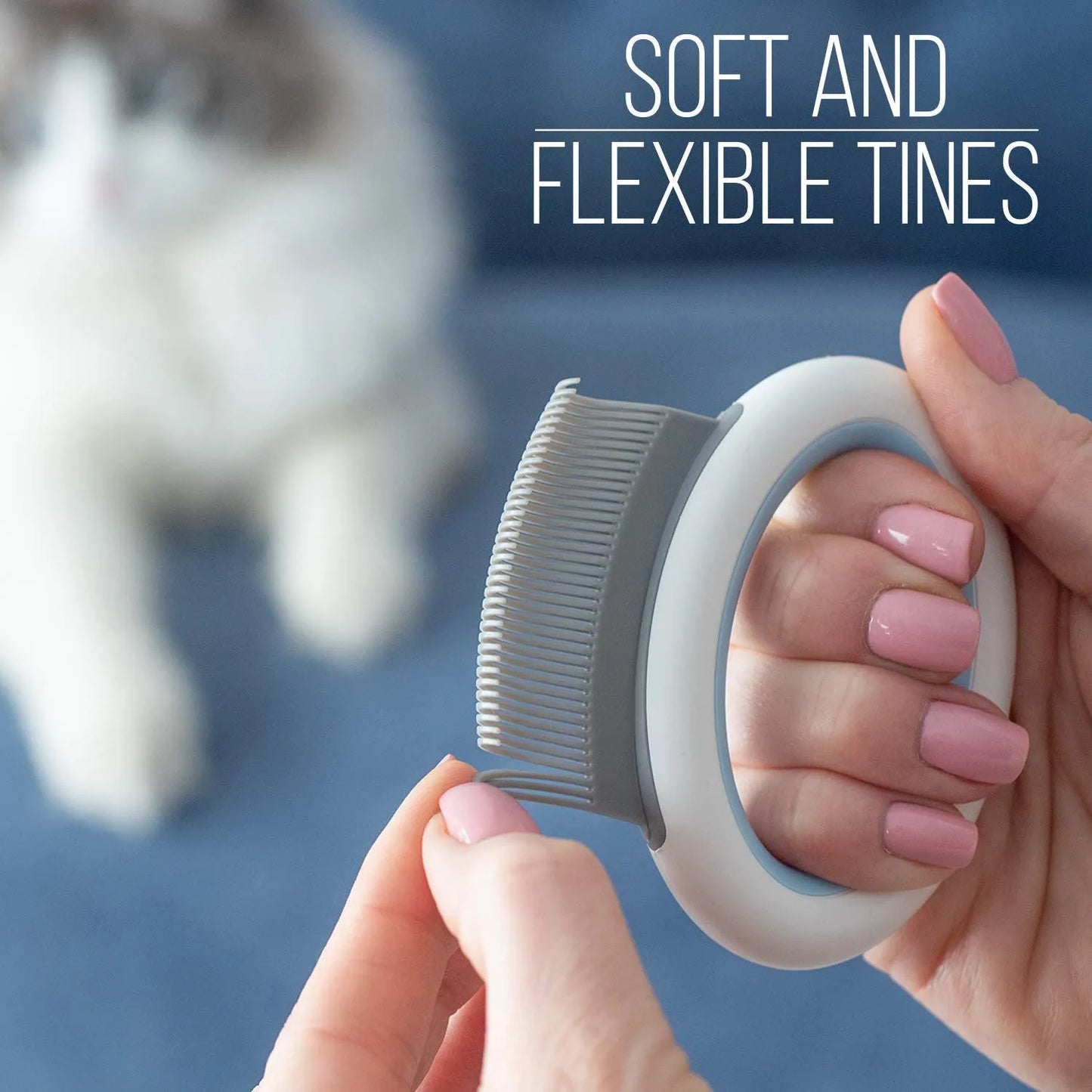 Pet grooming comb with soft teeth for deshedding cats and dogs, measuring 86x81x5mm