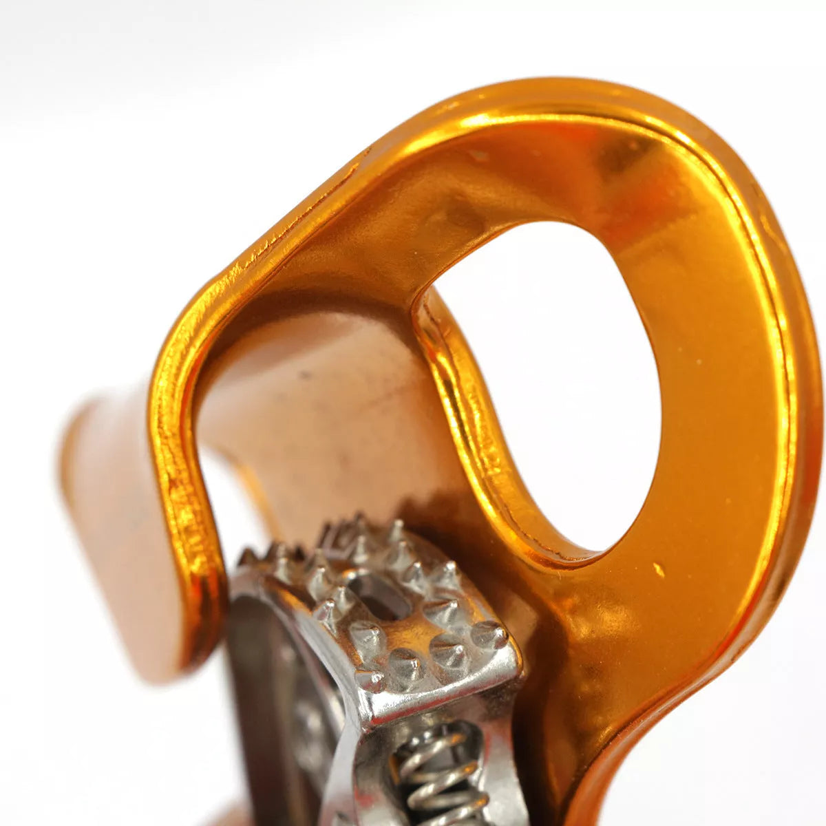 Pre-abdominal ascender for outdoor climbing and rescue, made from 7075 aluminum alloy
