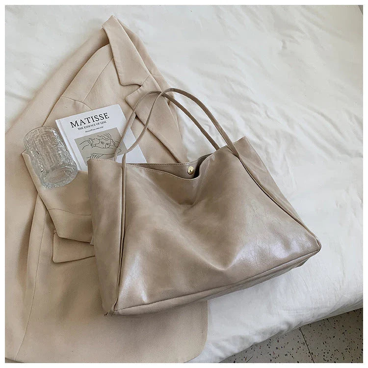 Premium faux leather shoulder bag in a variety of chic colors for autumn and winter fashion