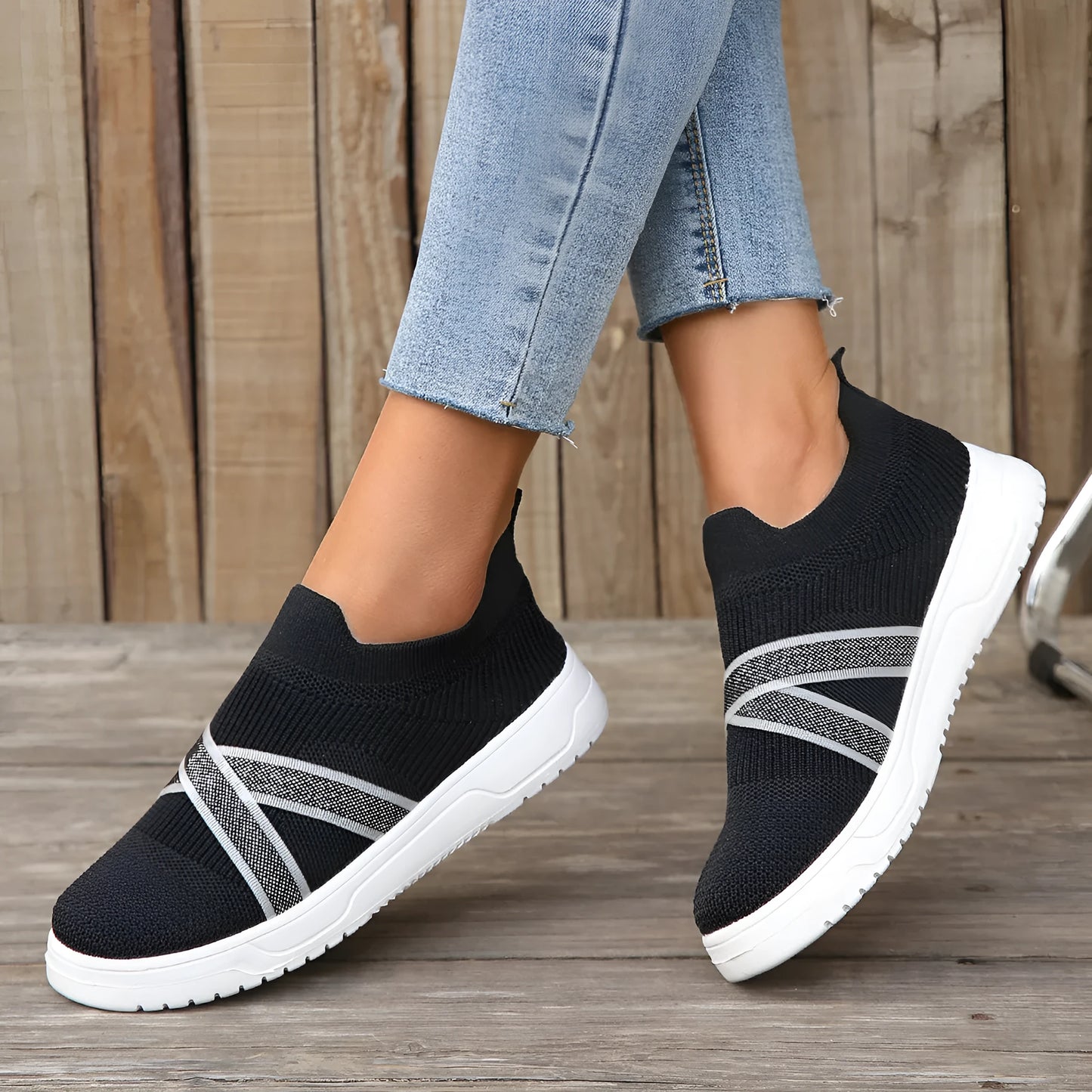 Black women's casual mesh shoes with flyknit upper and rubber sole