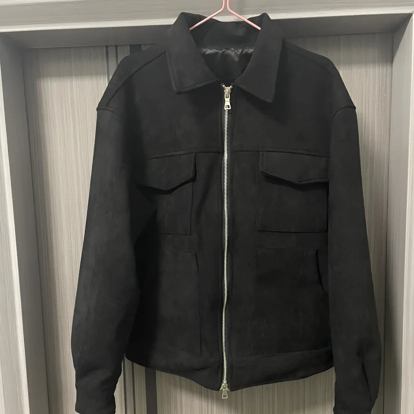 Men's black thickened slim fit jacket with big pockets and a front zipper.